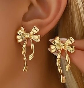 Bow Stud Gold Earring