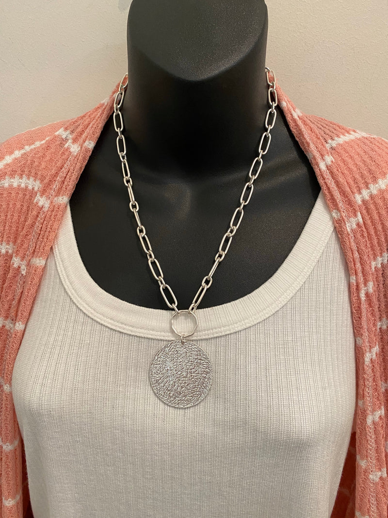 Circle Pendant Necklace in Silver
